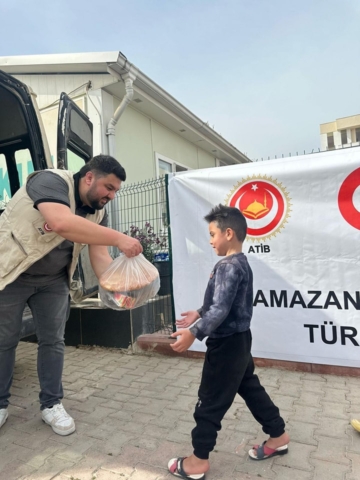 Ramadan bedeutet Teilen Hilfe für Erdbebenopfer geht weiter (9)